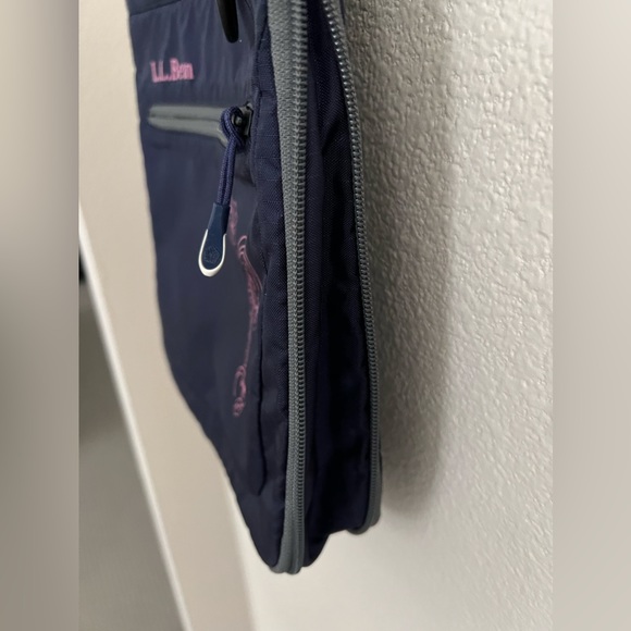 L.L. Bean expandable crossbody bag, LIKE NEW!! Same or next day shipping - Picture 2 of 6